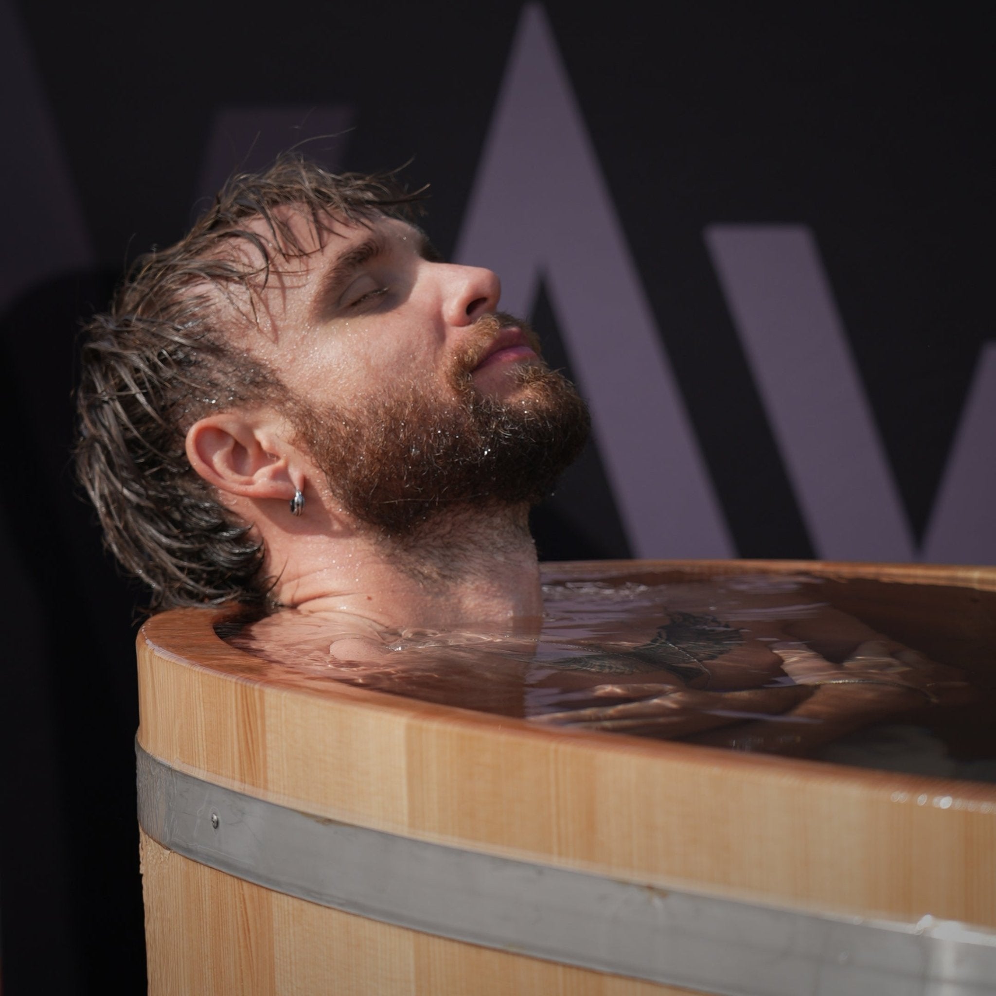 Eiswanne aus Schweizer Holz «The Tub» - BE BRAVE